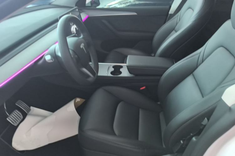 Used Tesla Model Y 2024 Long-Range All-Wheel-Drive Version Left Front Seat