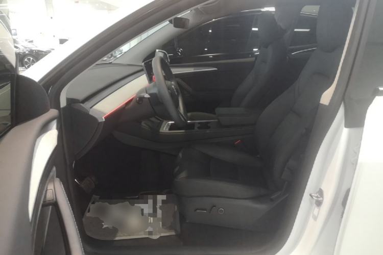 Used Tesla Model Y 2024 Long-Range All-Wheel-Drive Version Left Front Seat