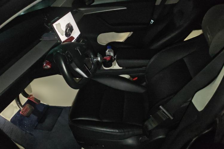 Used Tesla Model Y 2024 Long-Range All-Wheel-Drive Version Left Front Seat