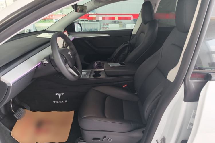 Used Tesla Model Y 2024 Long-Range All-Wheel-Drive Version Left Front Seat