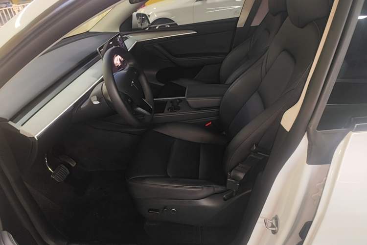 Used Tesla Model Y 2024 Rear-Wheel-Drive Version Left Front Seat