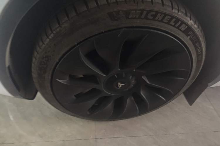 Used Tesla Model Y 2024 Rear-Wheel-Drive Version Left Front Wheel Hub