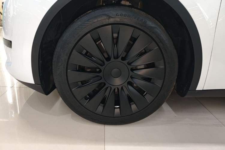 Used Tesla Model Y 2024 Rear-Wheel-Drive Version Left Front Wheel Hub