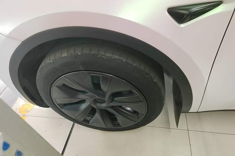 Used Tesla Model Y 2024 Rear-Wheel-Drive Version Left Front Wheel Hub