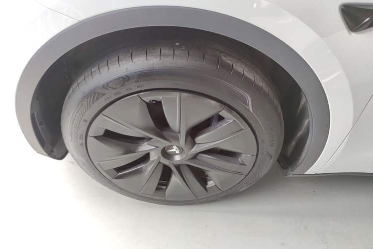 Used Tesla Model Y 2024 Rear-Wheel-Drive Version Left Front Wheel Hub