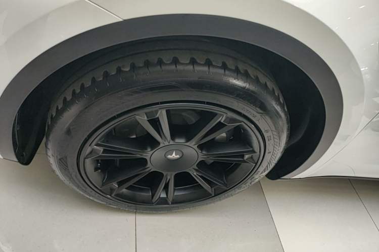 Used Tesla Model Y 2024 Rear-Wheel-Drive Version Left Front Wheel Hub