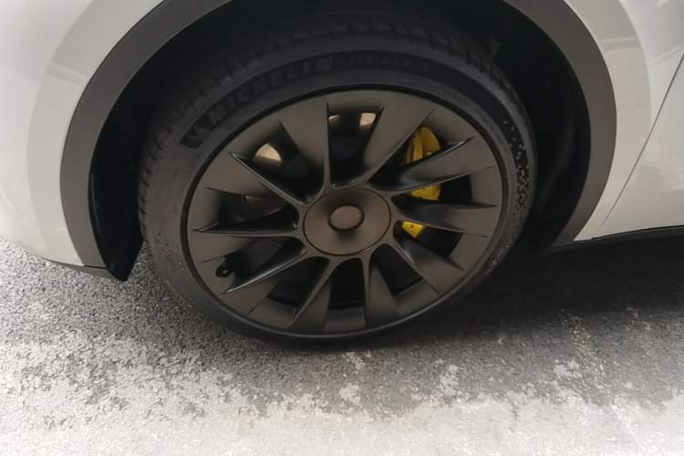 Used Tesla Model Y 2024 Rear-Wheel-Drive Version Left Front Wheel Hub