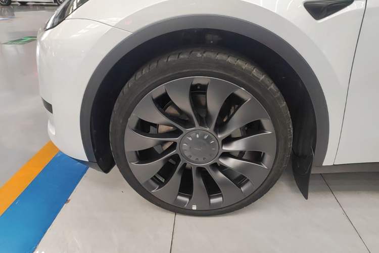 Used Tesla Model Y 2024 Rear-Wheel-Drive Version Left Front Wheel Hub