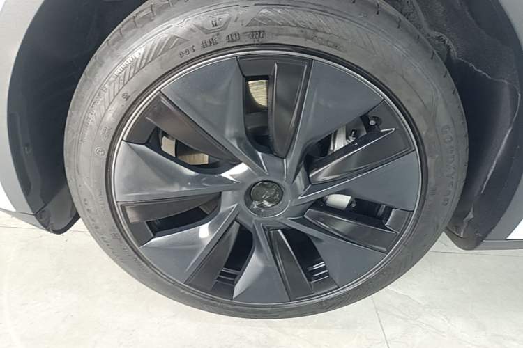 Used Tesla Model Y 2024 Rear-Wheel-Drive Version Left Front Wheel Hub
