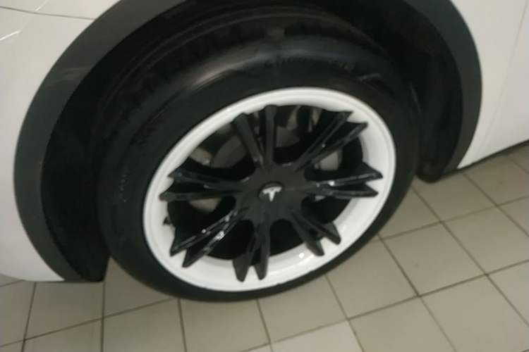 Used Tesla Model Y 2024 Rear-Wheel-Drive Version Left Front Wheel Hub