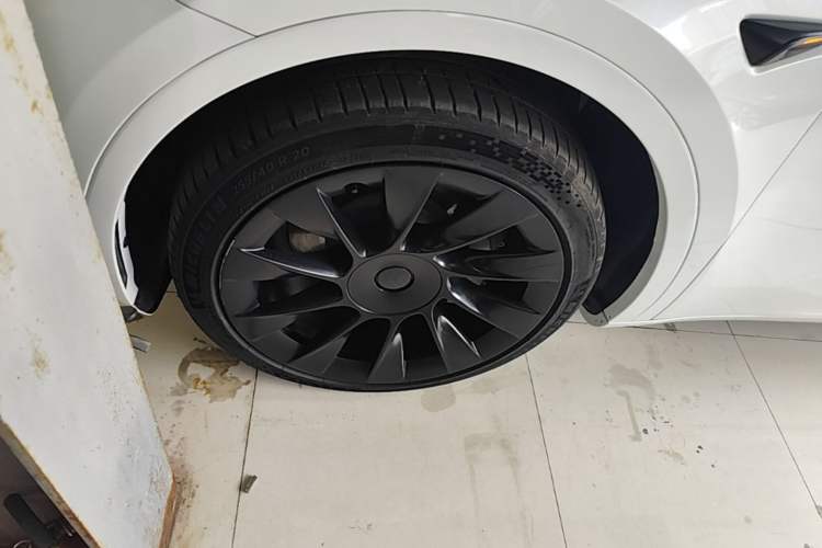 Used Tesla Model Y 2024 Rear-Wheel-Drive Version Left Front Wheel Hub