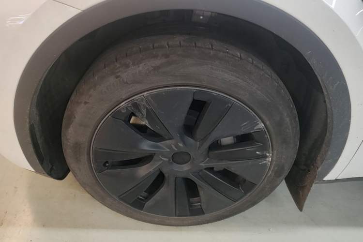 Used Tesla Model Y 2024 Rear-Wheel-Drive Version Left Front Wheel Hub