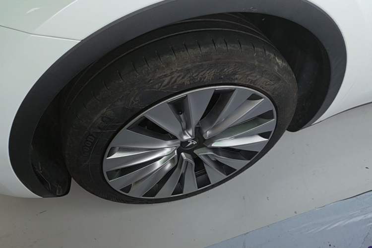 Used Tesla Model Y 2024 Rear-Wheel-Drive Version Left Front Wheel Hub