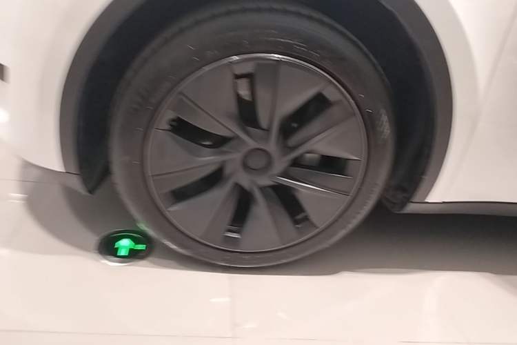 Used Tesla Model Y 2024 Rear-Wheel-Drive Version Left Front Wheel Hub