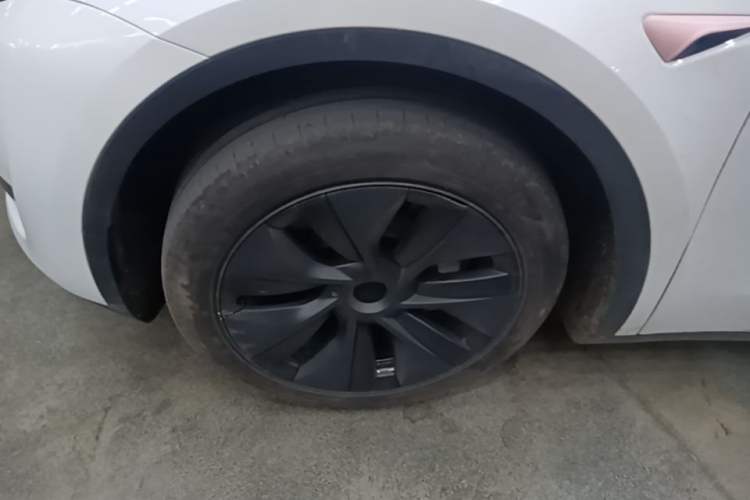 Used Tesla Model Y 2024 Rear-Wheel-Drive Version Left Front Wheel Hub