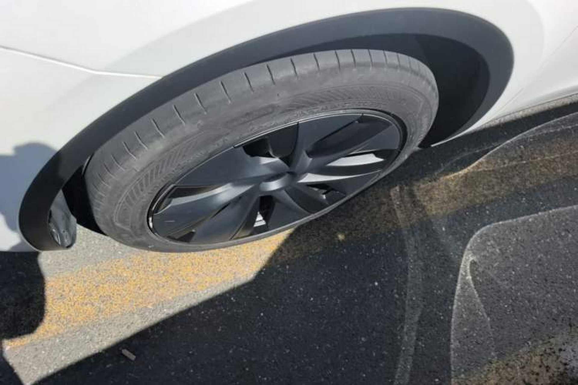 Used Tesla Model Y 2024 Rear-Wheel-Drive Version Left Front Wheel Hub