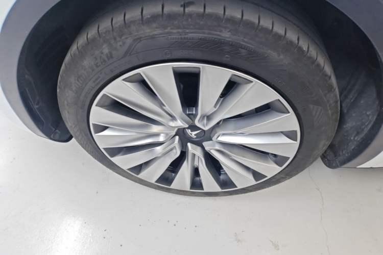 Used Tesla Model Y 2024 Rear-Wheel-Drive Version Left Front Wheel Hub