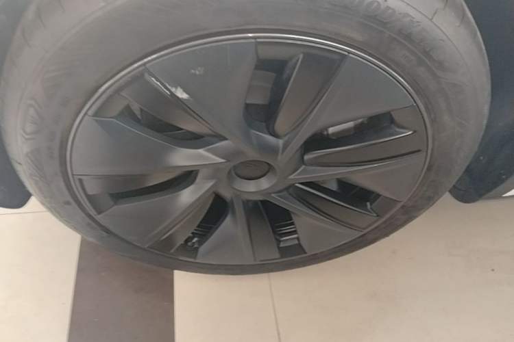 Used Tesla Model Y 2024 Rear-Wheel-Drive Version Left Front Wheel Hub
