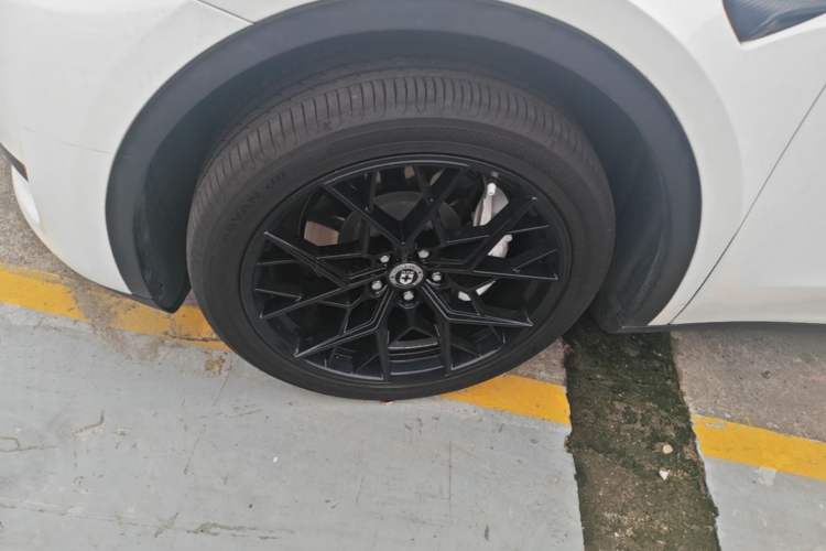 Used Tesla Model Y 2024 Rear-Wheel-Drive Version Left Front Wheel Hub