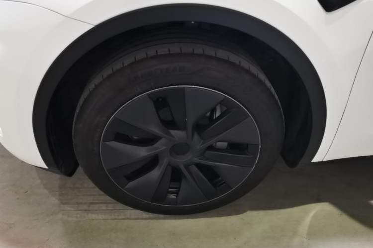 Used Tesla Model Y 2024 Rear-Wheel-Drive Version Left Front Wheel Hub
