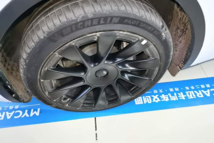 Used Tesla Model Y 2024 Rear-Wheel-Drive Version Left Front Wheel Hub