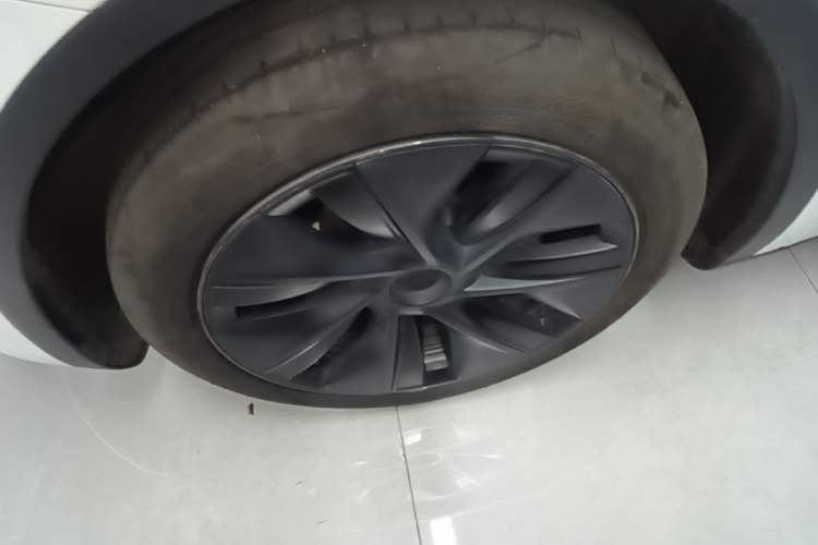 Used Tesla Model Y 2024 Rear-Wheel-Drive Version Left Front Wheel Hub