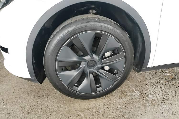 Used Tesla Model Y 2024 Rear-Wheel-Drive Version Left Front Wheel Hub