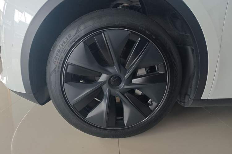 Used Tesla Model Y 2024 Rear-Wheel-Drive Version Left Front Wheel Hub