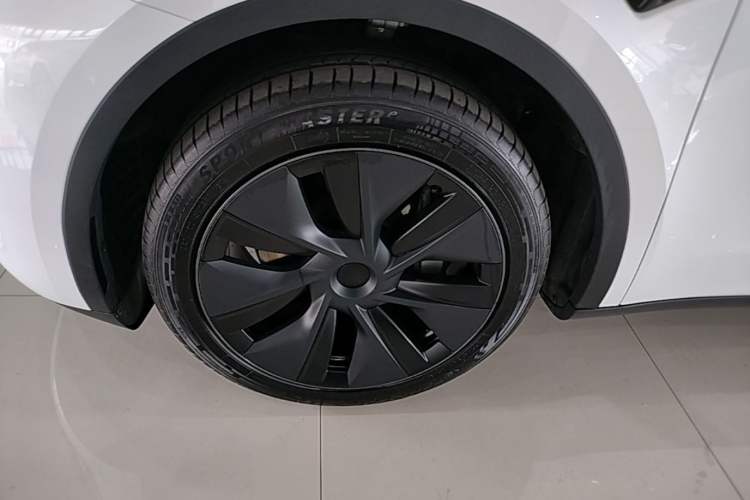 Used Tesla Model Y 2024 Long-Range All-Wheel-Drive Version Left Front Wheel Hub