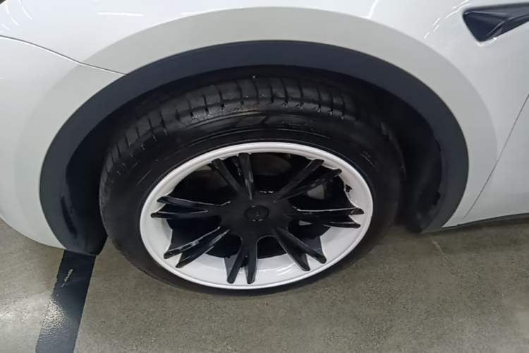 Used Tesla Model Y 2024 Rear-Wheel-Drive Version Left Front Wheel Hub