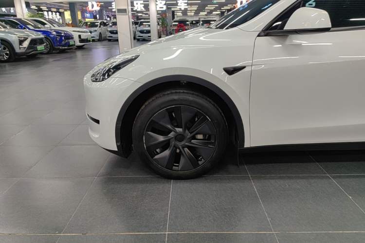 Used Tesla Model Y 2024 Rear-Wheel-Drive Version Left Front Wheel Hub