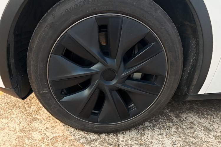 Used Tesla Model Y 2024 Rear-Wheel-Drive Version Left Front Wheel Hub
