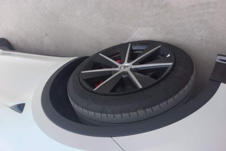 Used Tesla Model Y 2024 Rear-Wheel-Drive Version Left Front Wheel Hub
