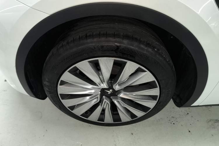 Used Tesla Model Y 2024 Rear-Wheel-Drive Version Left Front Wheel Hub