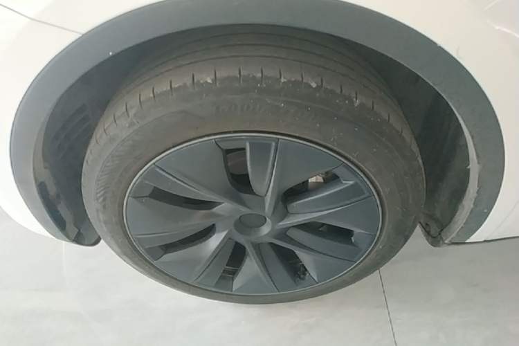 Used Tesla Model Y 2024 Rear-Wheel-Drive Version Left Front Wheel Hub