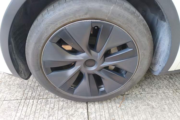 Used Tesla Model Y 2024 Rear-Wheel-Drive Version Left Front Wheel Hub
