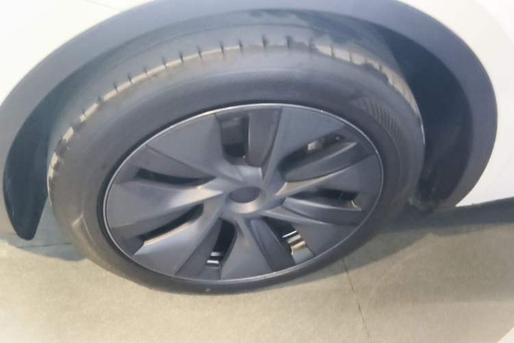 Used Tesla Model Y 2024 Rear-Wheel-Drive Version Left Front Wheel Hub