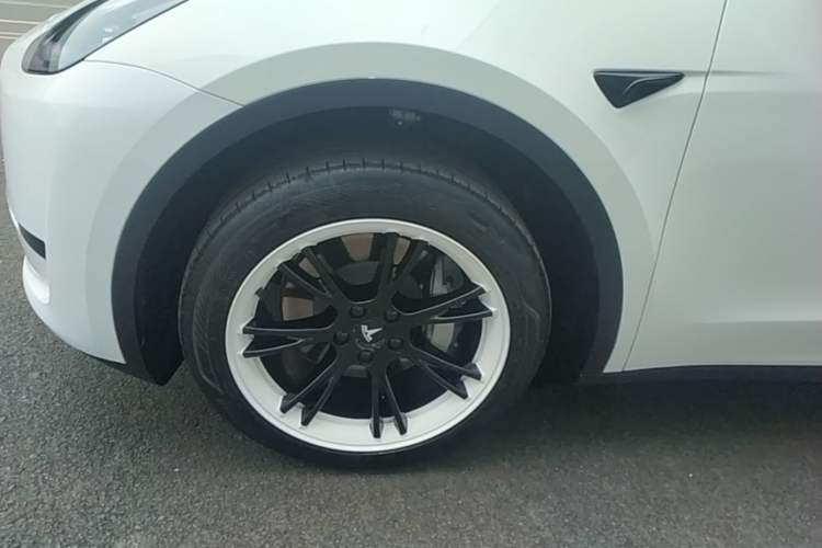 Used Tesla Model Y 2024 Rear-Wheel-Drive Version Left Front Wheel Hub