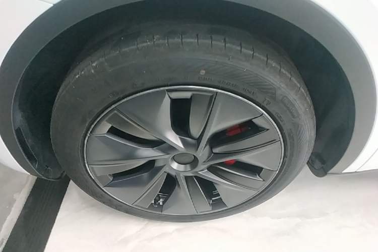 Used Tesla Model Y 2024 Rear-Wheel-Drive Version Left Front Wheel Hub