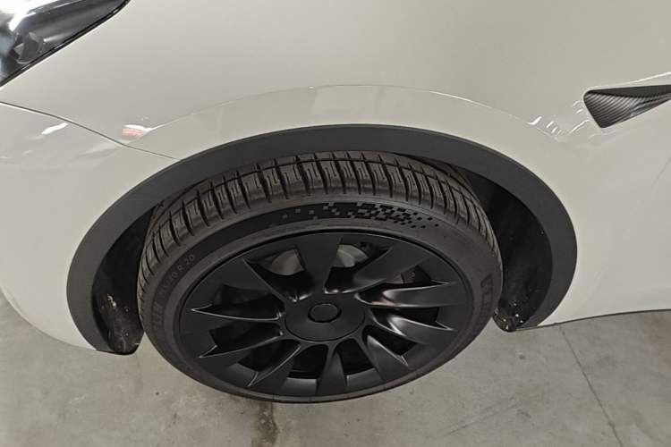 Used Tesla Model Y 2024 Rear-Wheel-Drive Version Left Front Wheel Hub