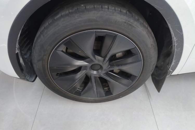 Used Tesla Model Y 2024 Rear-Wheel-Drive Version Left Front Wheel Hub