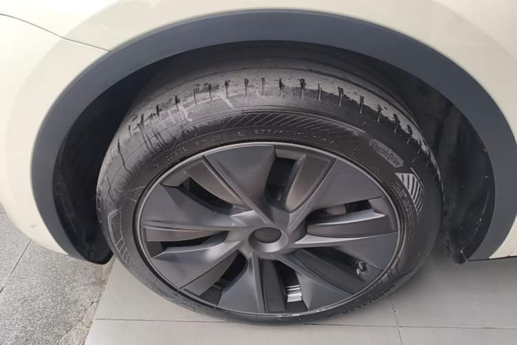 Used Tesla Model Y 2024 Rear-Wheel-Drive Version Left Front Wheel Hub