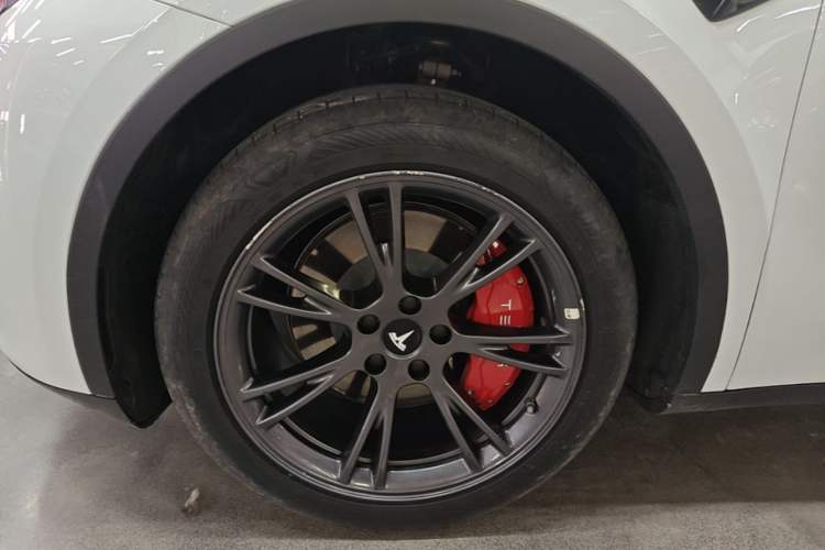 Used Tesla Model Y 2024 Rear-Wheel-Drive Version Left Front Wheel Hub