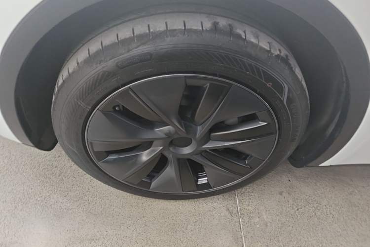 Used Tesla Model Y 2024 Rear-Wheel-Drive Version Left Front Wheel Hub