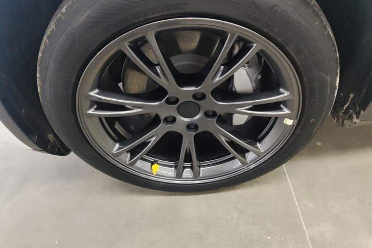 Used Tesla Model Y 2024 Rear-Wheel-Drive Version Left Front Wheel Hub