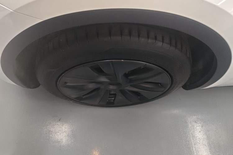 Used Tesla Model Y 2024 Rear-Wheel-Drive Version Left Front Wheel Hub