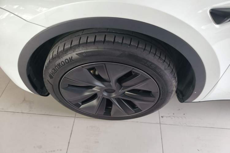 Used Tesla Model Y 2024 Long-Range All-Wheel-Drive Version Left Front Wheel Hub