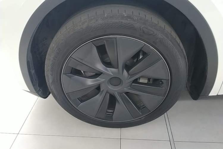 Used Tesla Model Y 2024 Rear-Wheel-Drive Version Left Front Wheel Hub