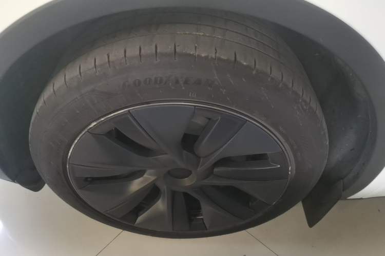 Used Tesla Model Y 2024 Rear-Wheel-Drive Version Left Front Wheel Hub