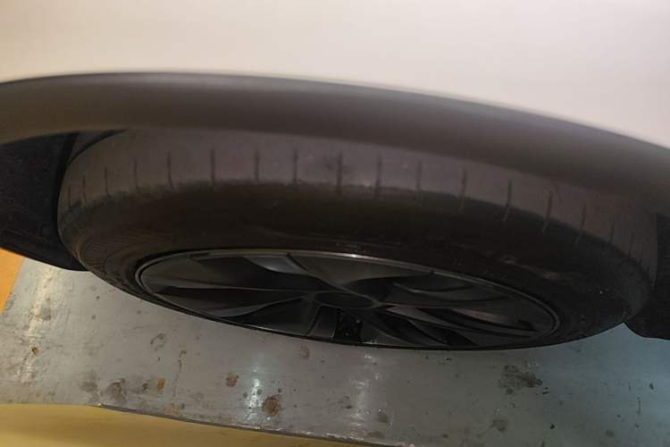 Used Tesla Model Y 2024 Rear-Wheel-Drive Version Left Front Wheel Hub